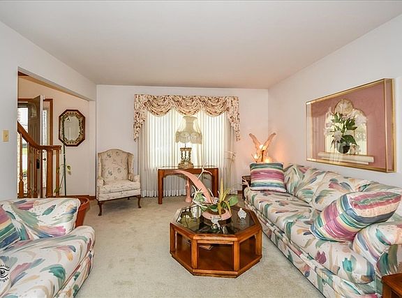 3rd image of 7734 Coventry Ln