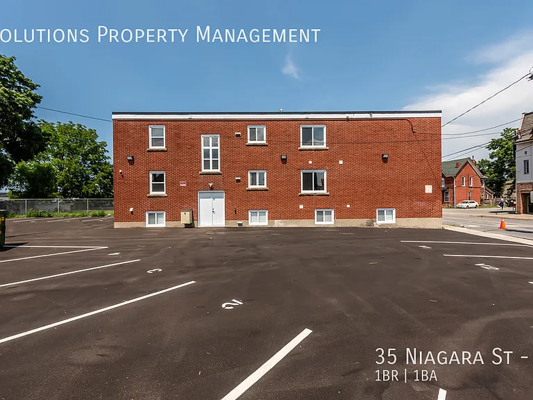 35 Niagara St #8 — Photo 11