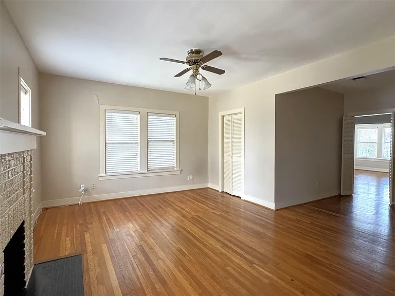 302 W Saulnier St #3 — Photo 3