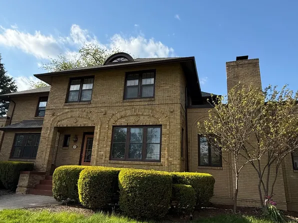 427 W Franklin St, Wheaton, IL 60187