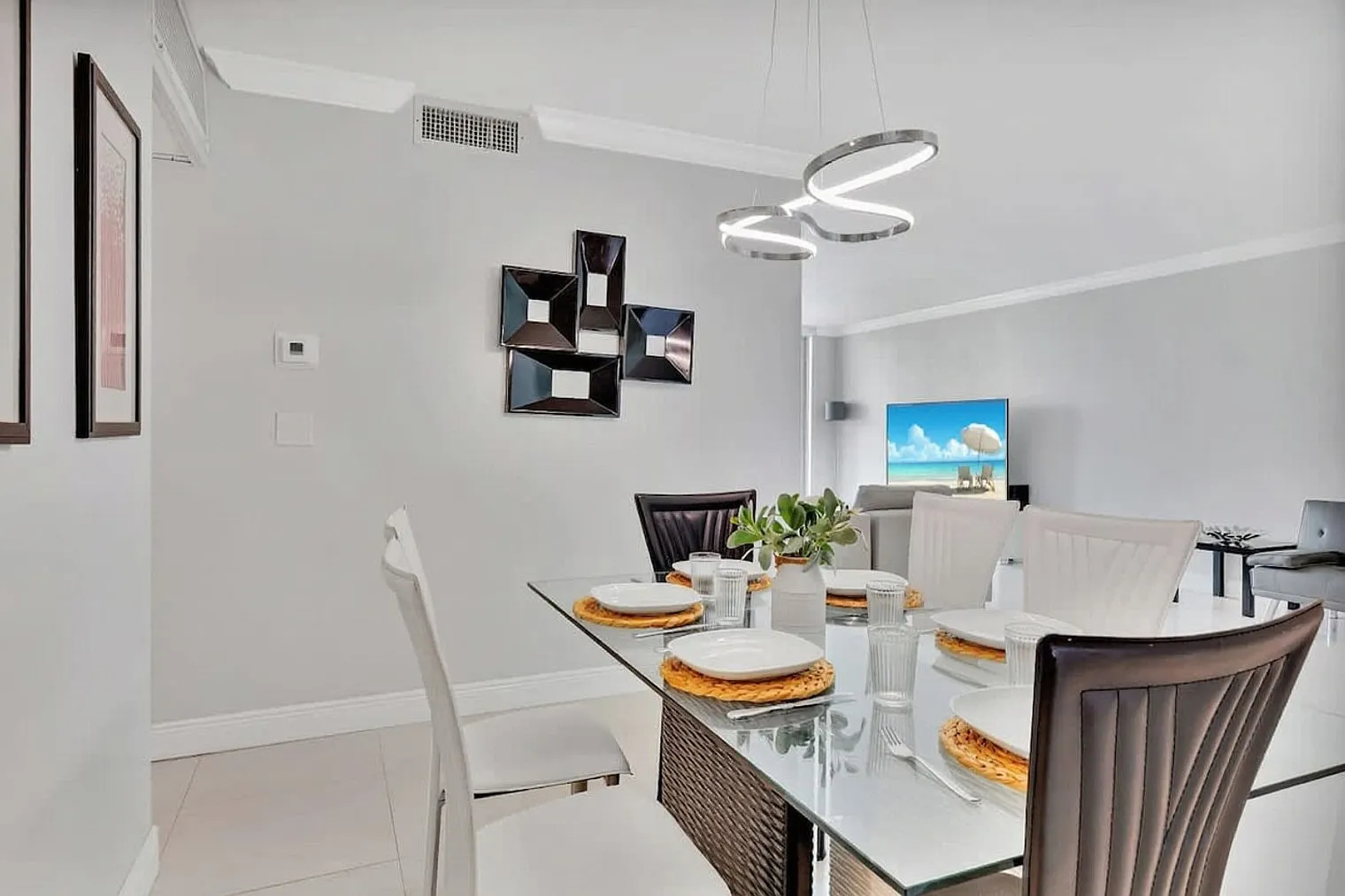 2 bed, 1.0 bath, 1194 sqft, $4,224 — Photo 3