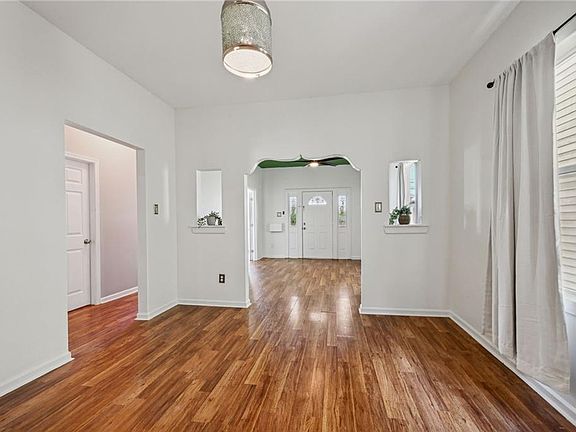 5th image of 2422 Clover St