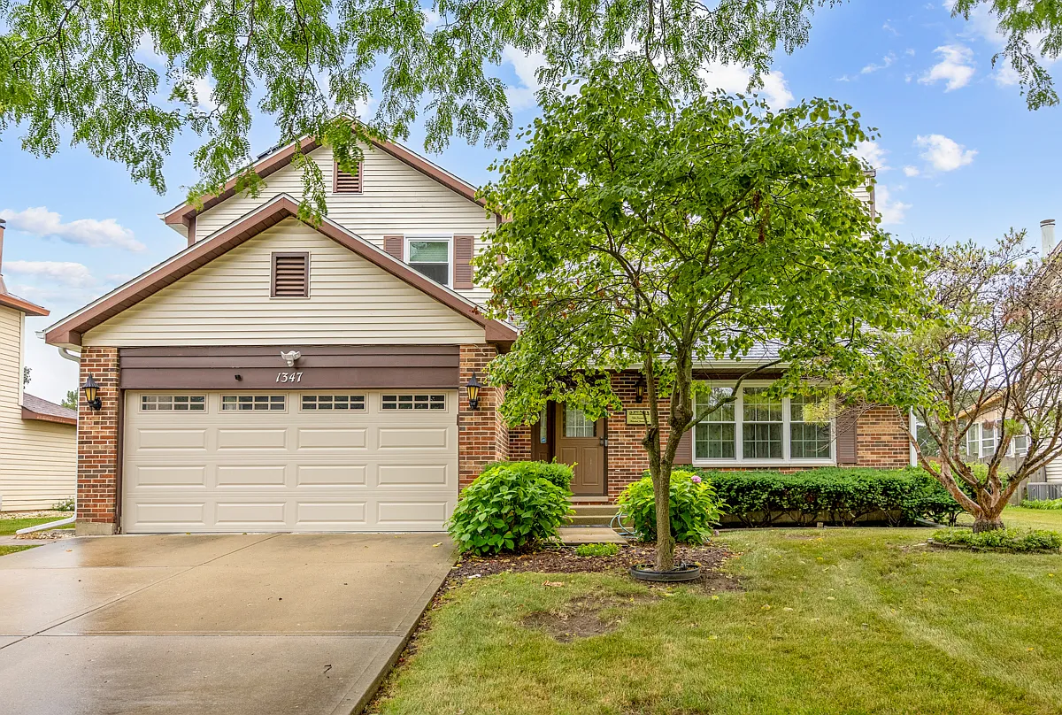 4 bed, 2.5 bath, 2863 sqft, $3,600 — Photo 1