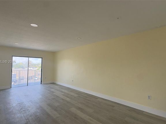 3rd image of 12890 NE 8th Ave APT 302