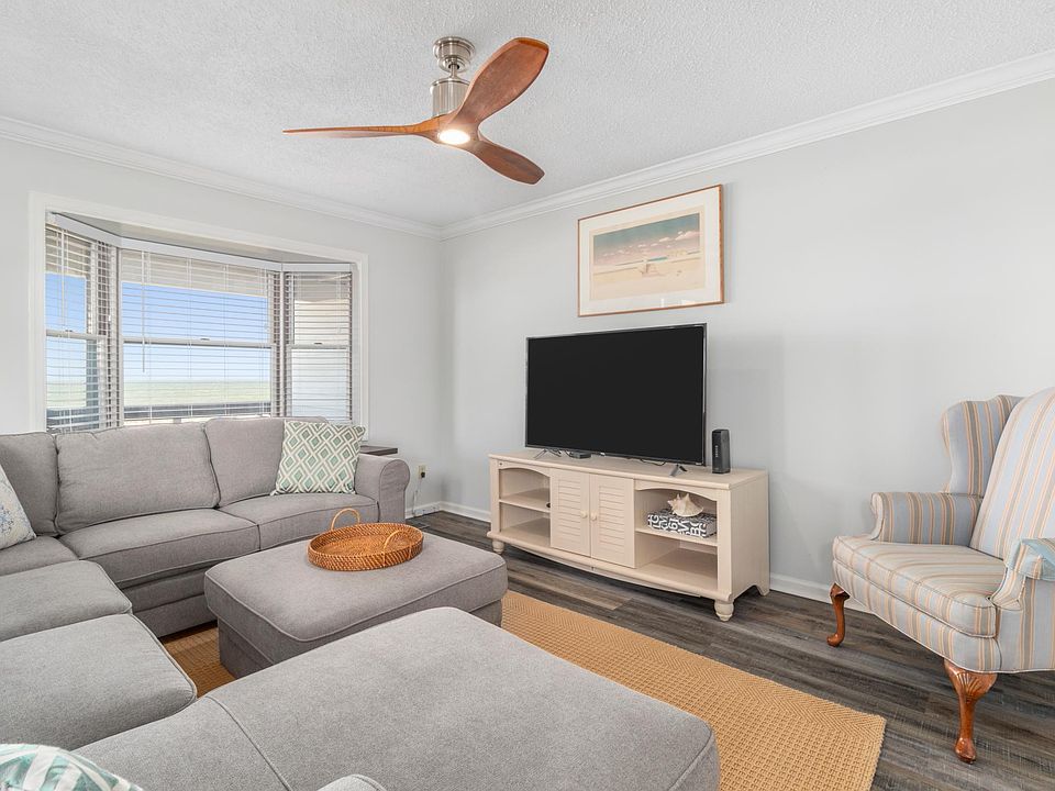 1st image of 810 W Ocean View Ave
