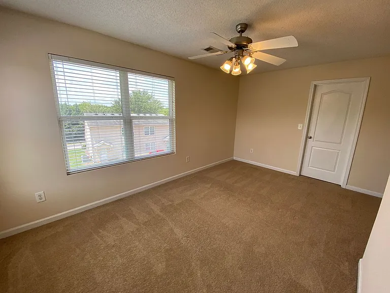 136 Fern Ridge Ct — Photo 7