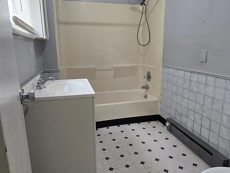 12 E Bartlett St #2 — Photo 4