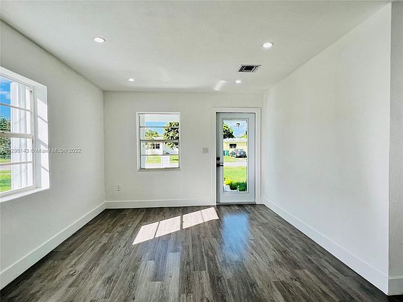 4th image of 10220 Haitian Dr #0