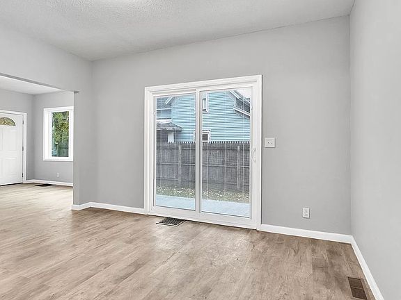 5th image of 1029 Sherman Ave