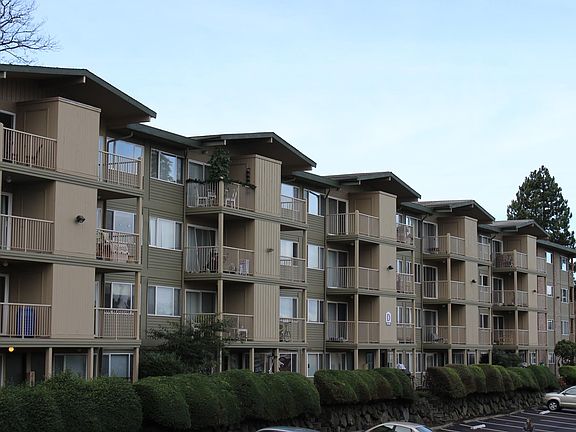 Close to Southcenter, I5 and I405!