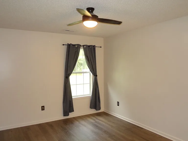 127 Village Ct — Photo 16