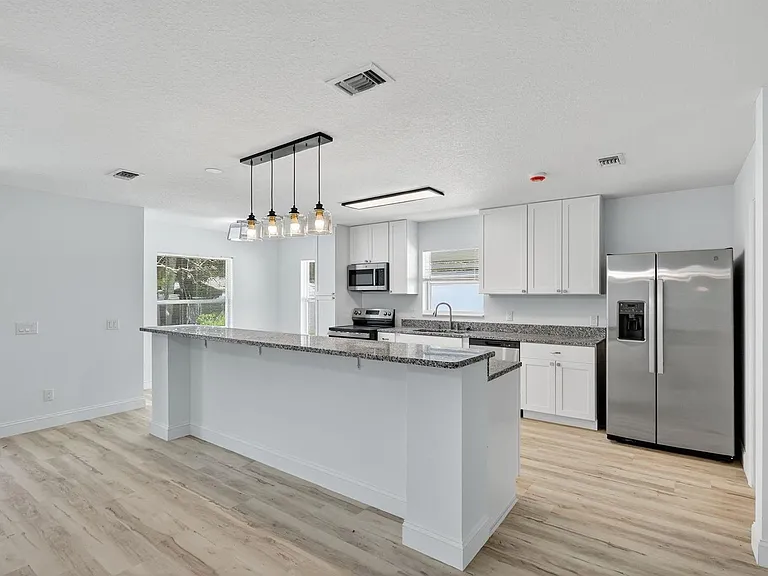 2205 S 33rd St — Photo 3