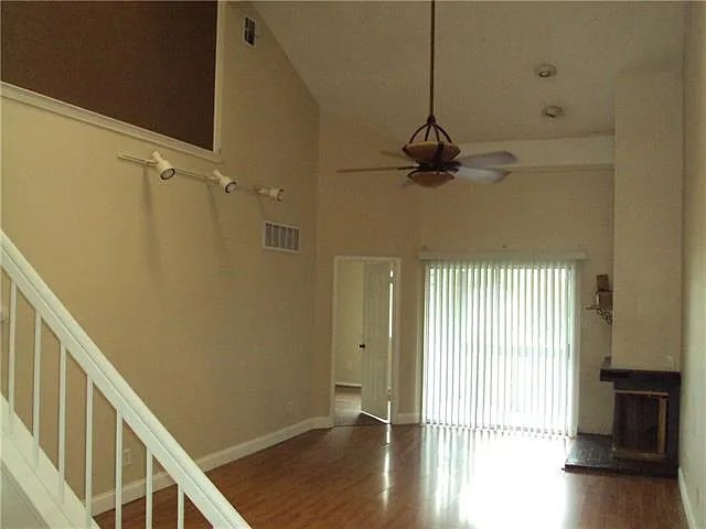 176 Avant Garde Cir #176 — Photo 2