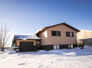 207 2nd Ave SW, Surrey, ND 58785
