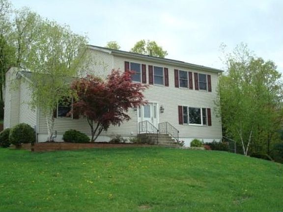 2nd image of 13 Massachusetts Dr