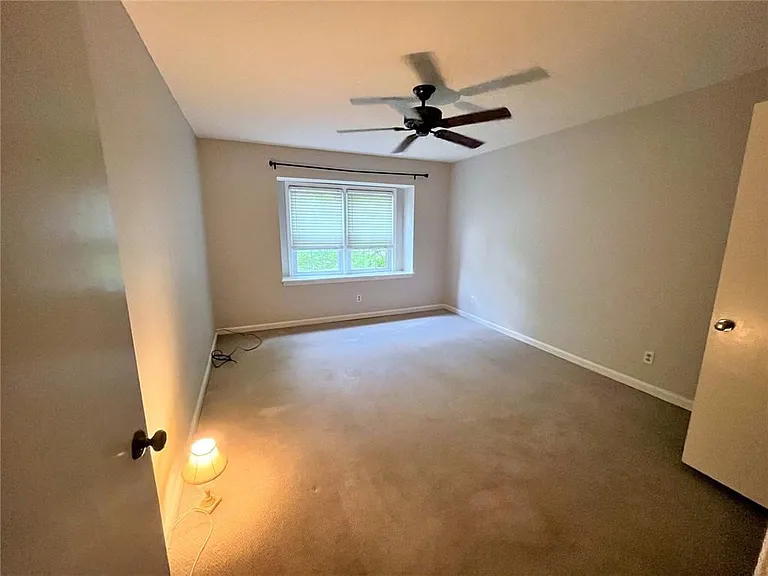 82 Montre Sq NW — Photo 29
