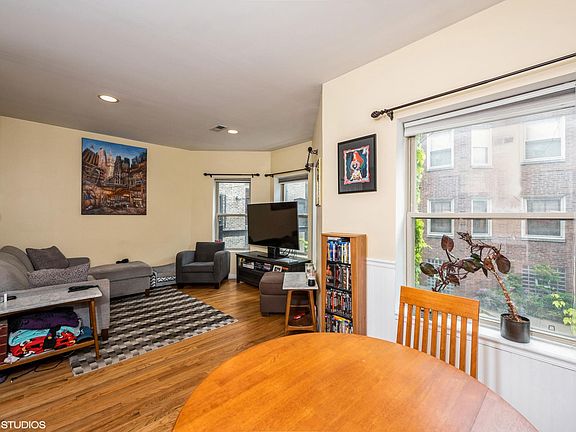 4th image of 834 W Agatite Ave APT 1
