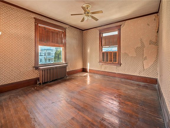 27th image of 616 E Main St