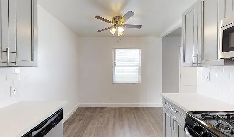 7016 1/2 Flight Ave — Photo 4