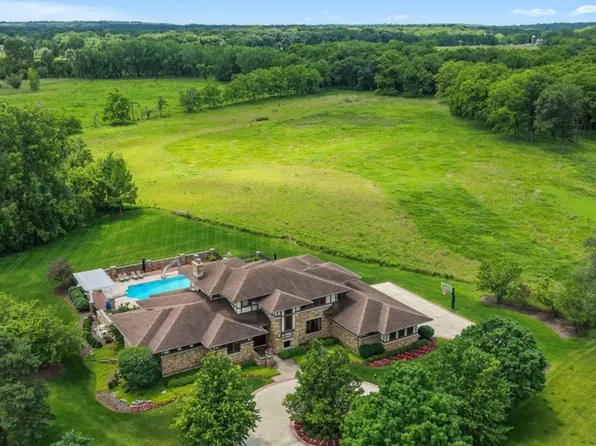 39W973 Crosscreek Ln, St Charles, IL 60175