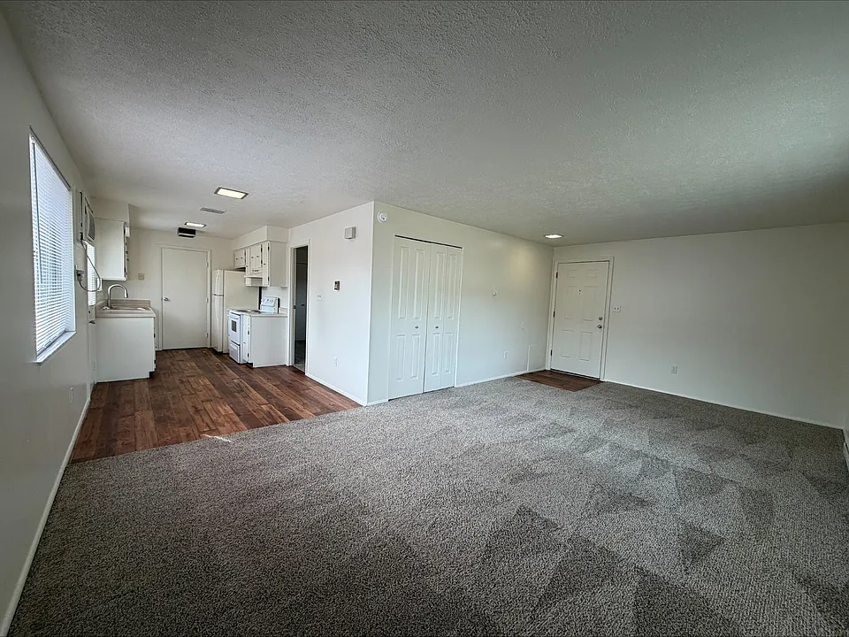 Broadmoor Apartments