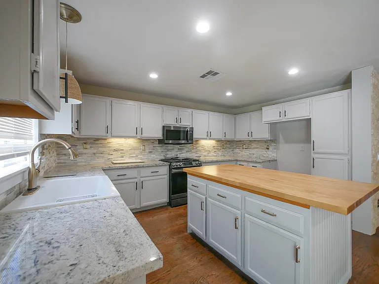 3476 Hawthorne Dr — Photo 10