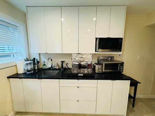 4609 W 9th Ave, Vancouver, BC V6R 2E3