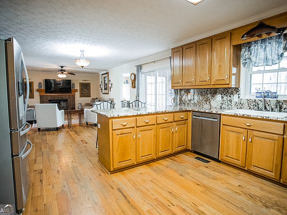 3rd image of 4450 Bay Creek Rd