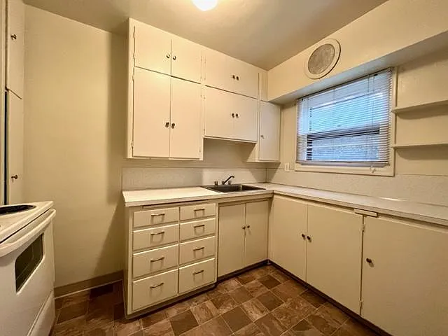 1 bed, 725 sqft, $1,275 — Photo 2
