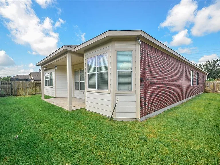 4107 Elk Bluff Ln — Photo 18