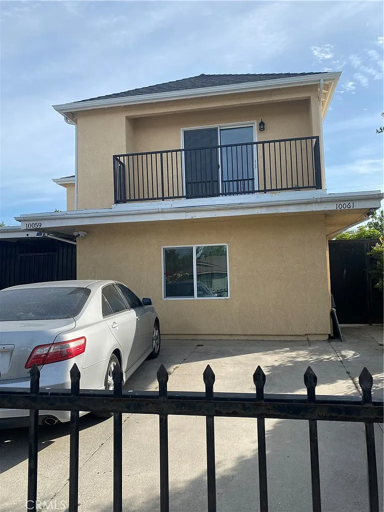 2 bed, 1004 sqft, $3,000 — Photo 1