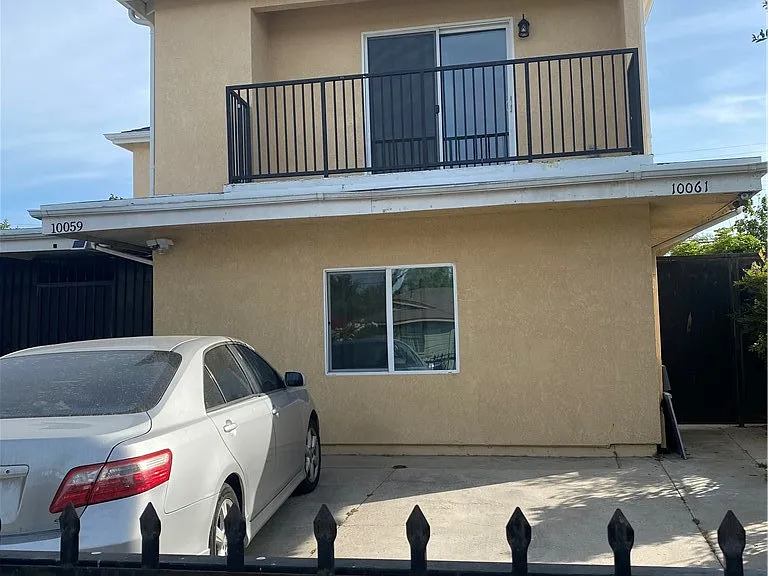 10059 Woodale Ave — Photo 1