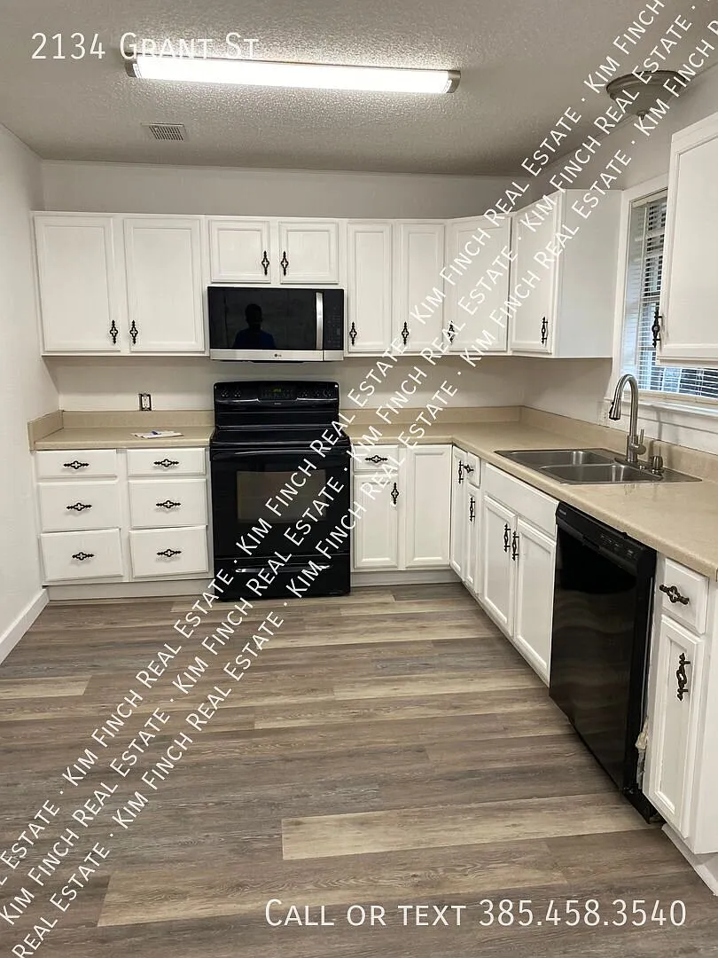 Newly remodeled 3 bedroom home in Malvern with HUGE perfect lot — Photo 3