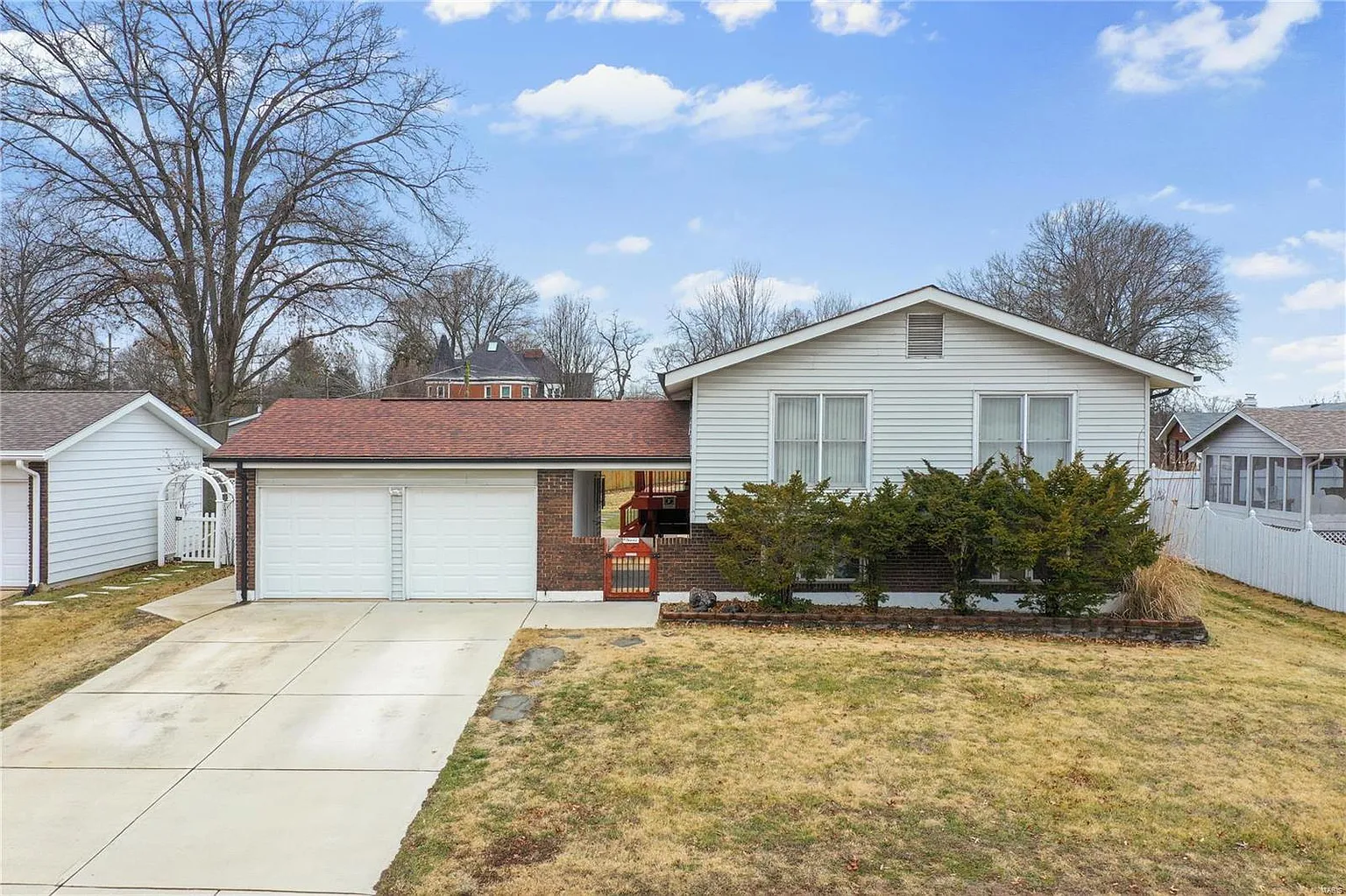 5391 Chatfield Dr photo 1