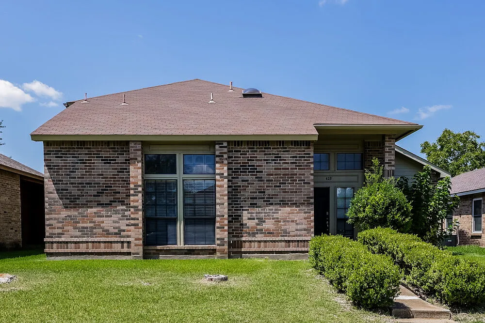 3 bed, 2.0 bath, 1751 sqft, $2,130 — Photo 1