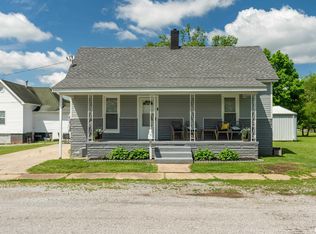1425 S Oak St, Harrisburg, IL 62946