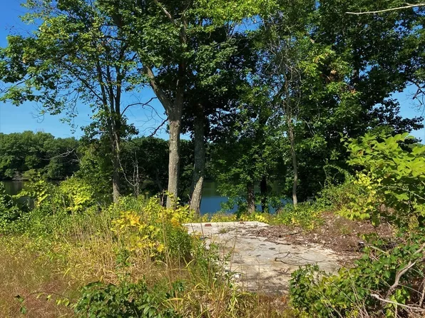 137 Pawtucket Blvd, Tyngsboro, MA 01879