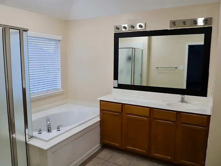 7407 Saxon Hill Ln — Photo 28
