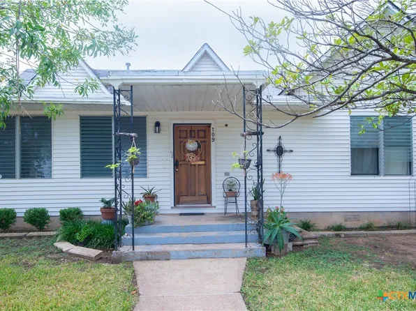 109 S Monroe St, Mc Gregor, TX 76657