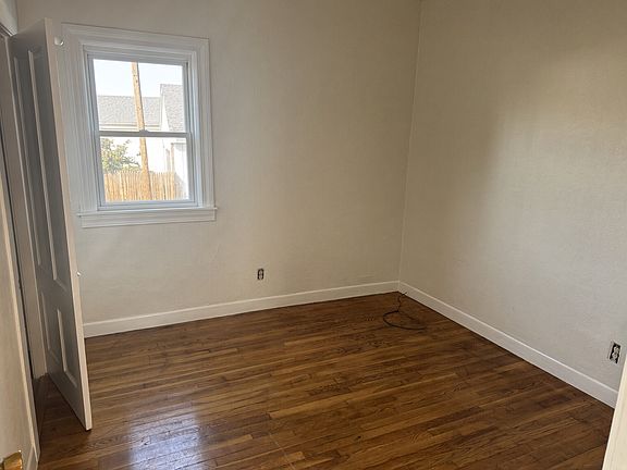 4th image of 136 Globe St APT 1