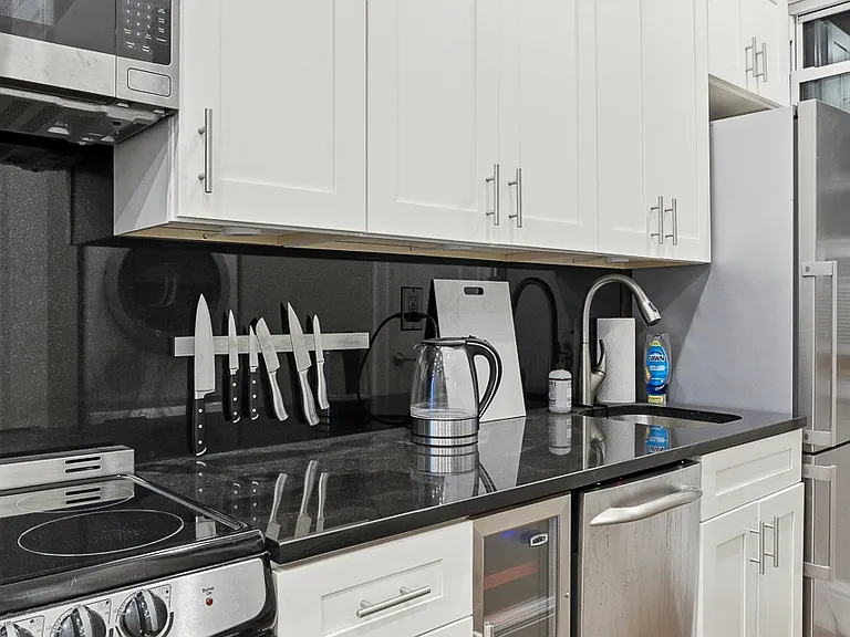 113 Christopher St #5B — Photo 3