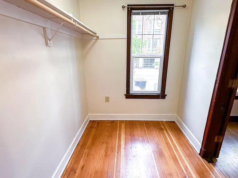 531 Malden Ave E — Photo 7
