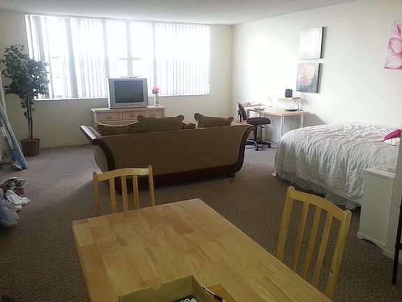 3rd image of 250 174th St Ste 100A