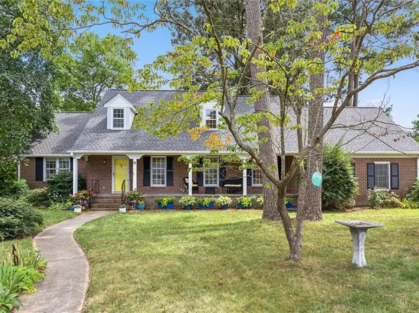 2 Glen More Dr, Poquoson, VA 23662