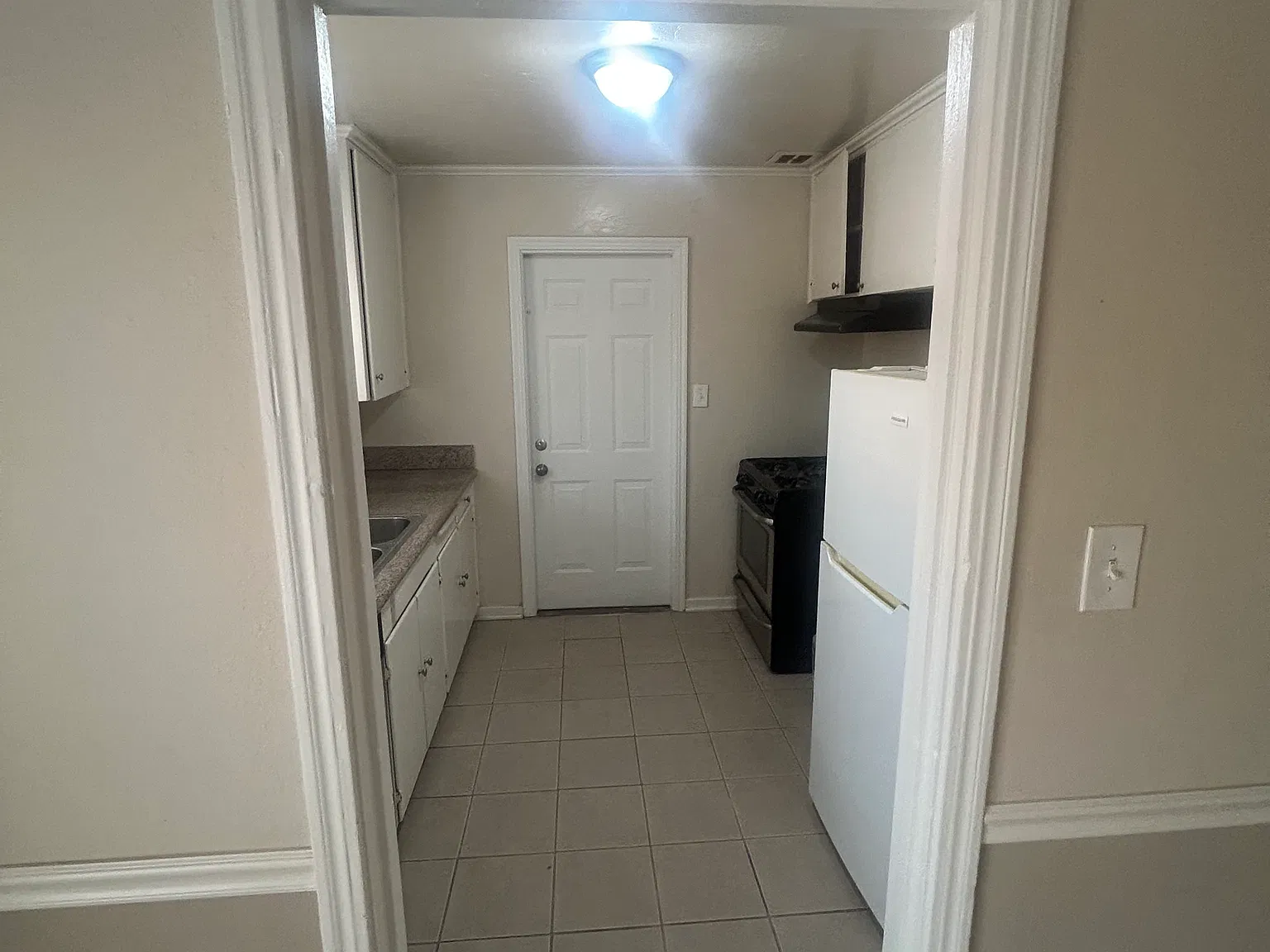 2 bed, 950 sqft, $1,750 — Photo 3