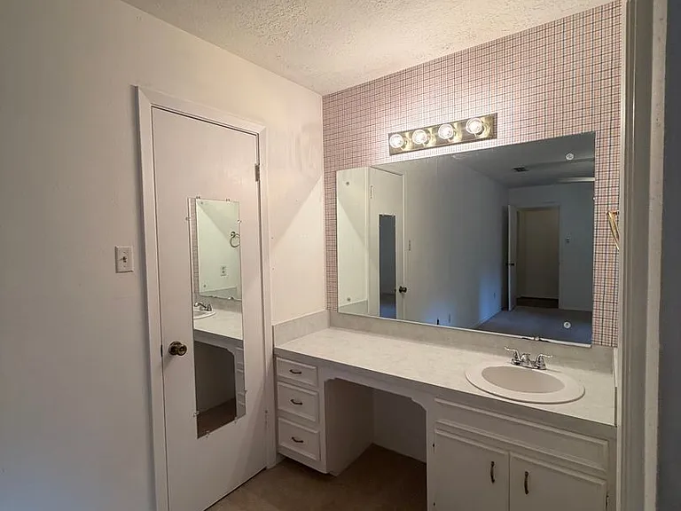 3404 Live Oak Dr — Photo 7