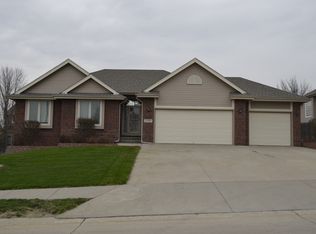 15960 Taylor St, Omaha, NE 68116