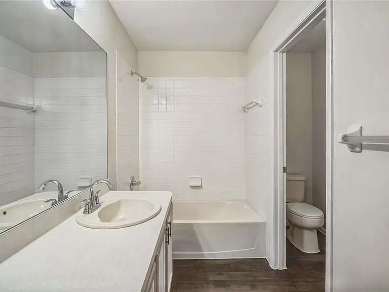 523 Kensington Lake Cir — Photo 10