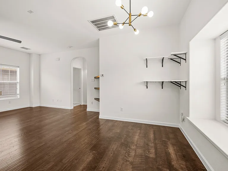 2821 Saville Loop — Photo 12