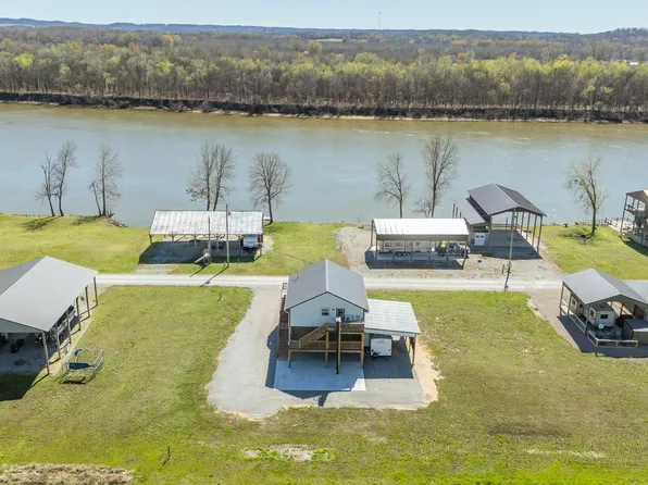 1082 Wc Pickett, Clifton, TN 38425